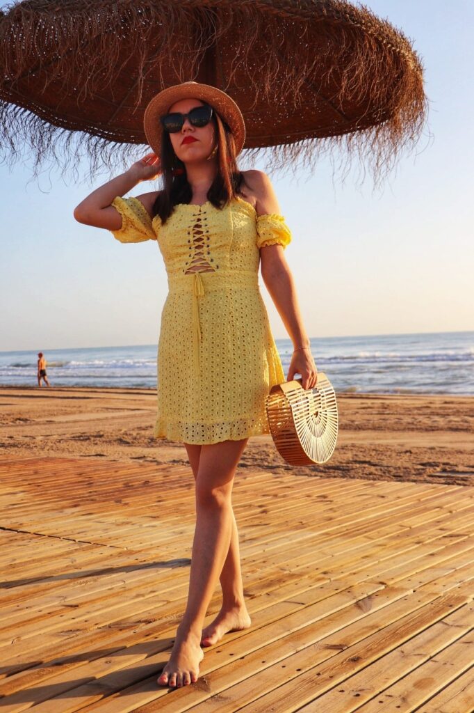 yellow dress summer girl  bamboo bag heat glasses sea mar verano chica vestido amarillo sunglasses gafas de sol bolso shein playa beach